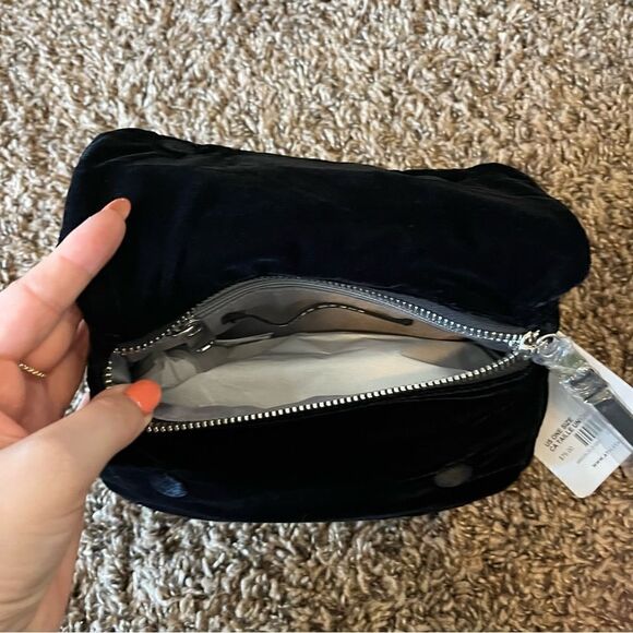 Athleta Revive Velvet Waistbag - Picture 11 of 14
